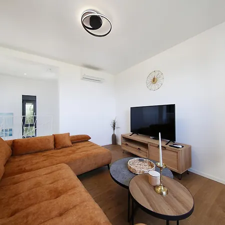 Anni-free Parking&evcharger-24h Self Check-in *