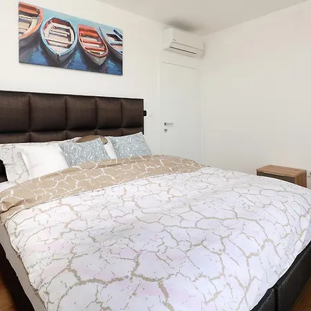 Anni-free Parking&evcharger-24h Self Check-in Apartament Opric
